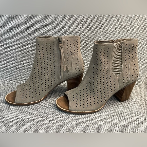 Toms Tan Ankle Booties with Peep-Toe Design - Picture 1 of 16